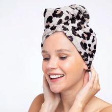 Load image into Gallery viewer, Leopard Quick Drying Microfiber Hair Towel
